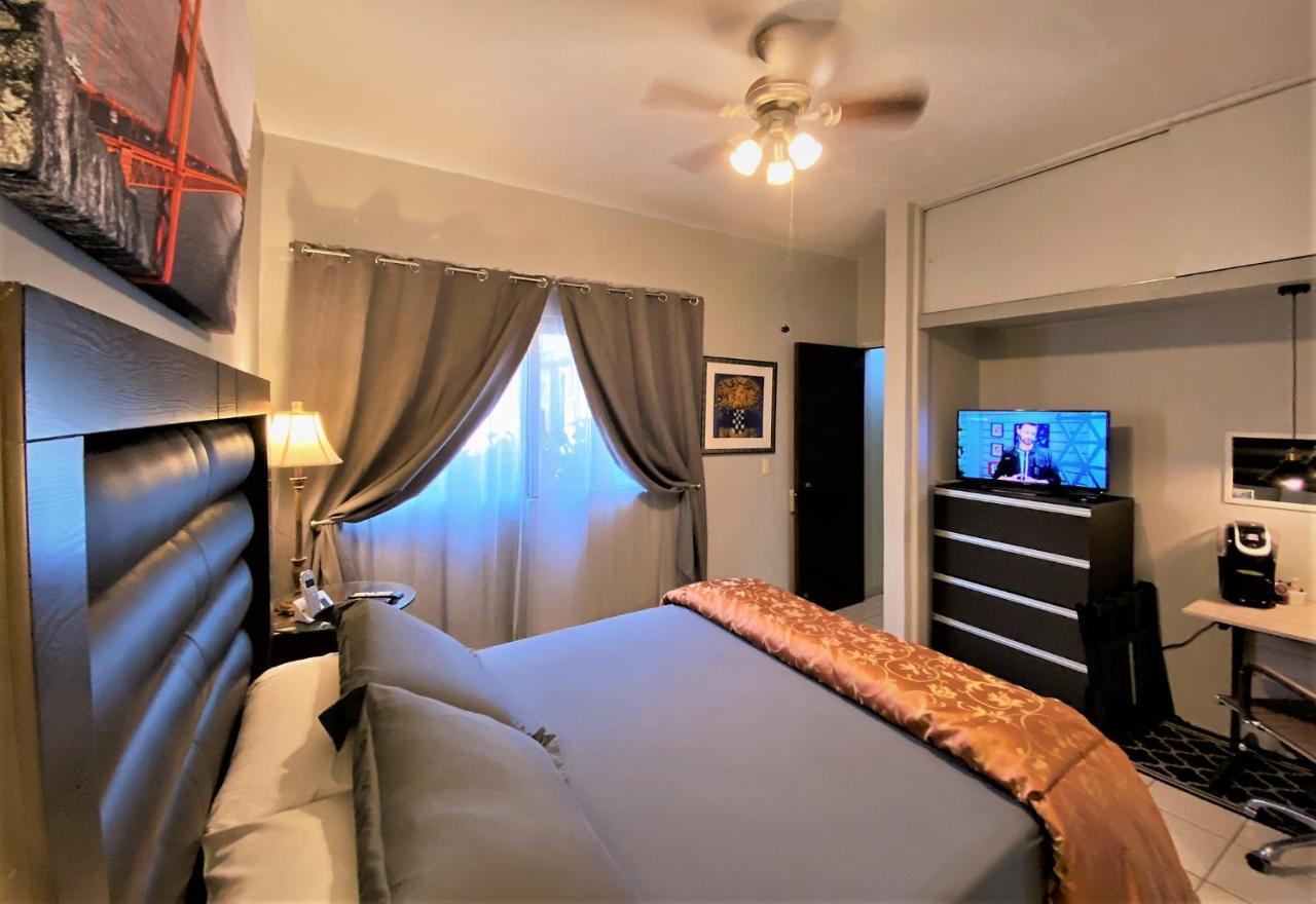 Dickinson Guest House, Guadalajara Expo Екстериор снимка