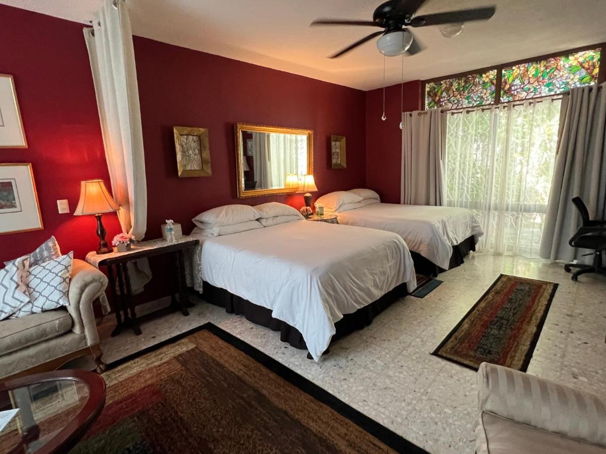 Dickinson Guest House, Guadalajara Expo Екстериор снимка