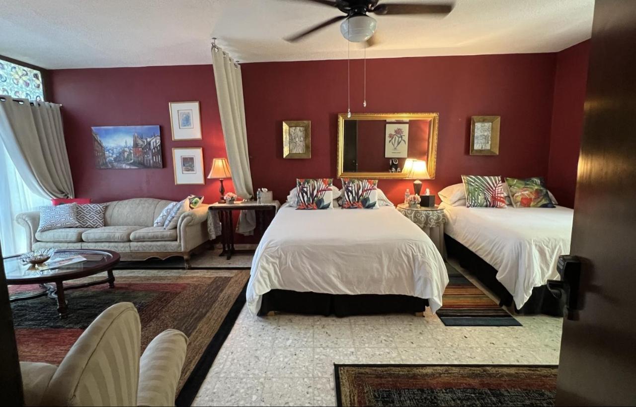 Dickinson Guest House, Guadalajara Expo Екстериор снимка