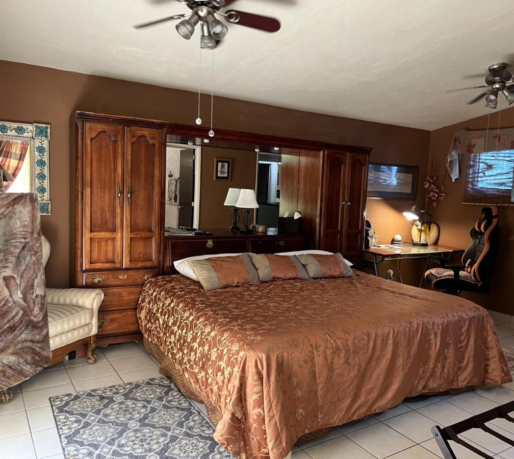 Dickinson Guest House, Guadalajara Expo Екстериор снимка
