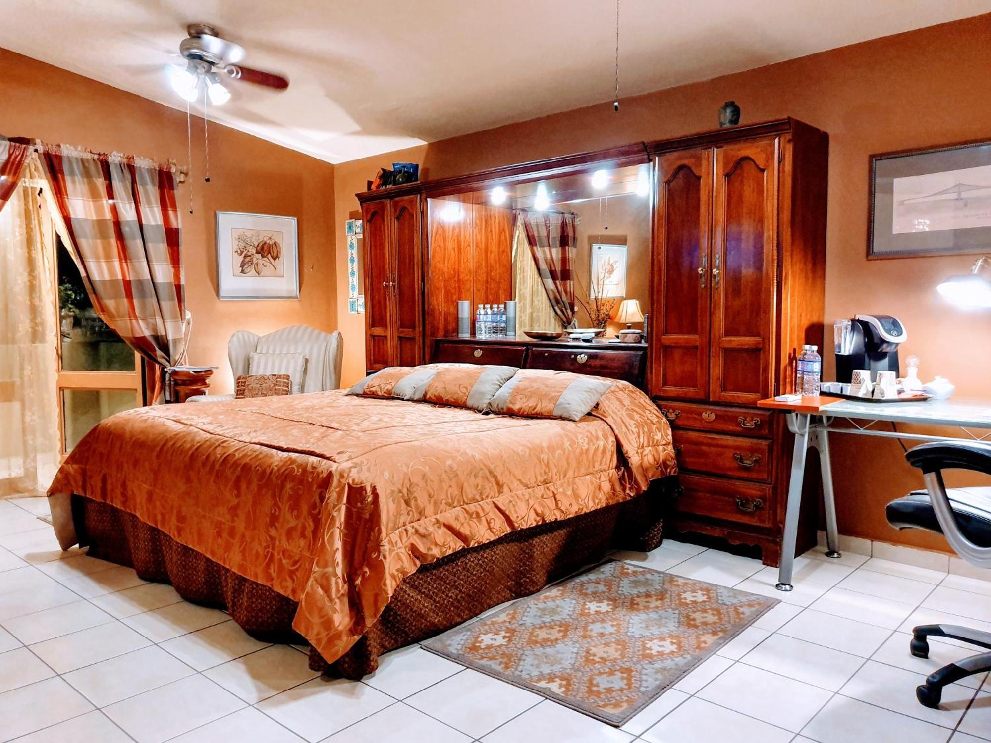 Dickinson Guest House, Guadalajara Expo Екстериор снимка
