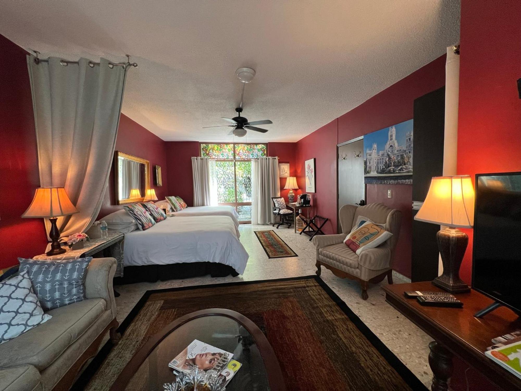 Dickinson Guest House, Guadalajara Expo Екстериор снимка