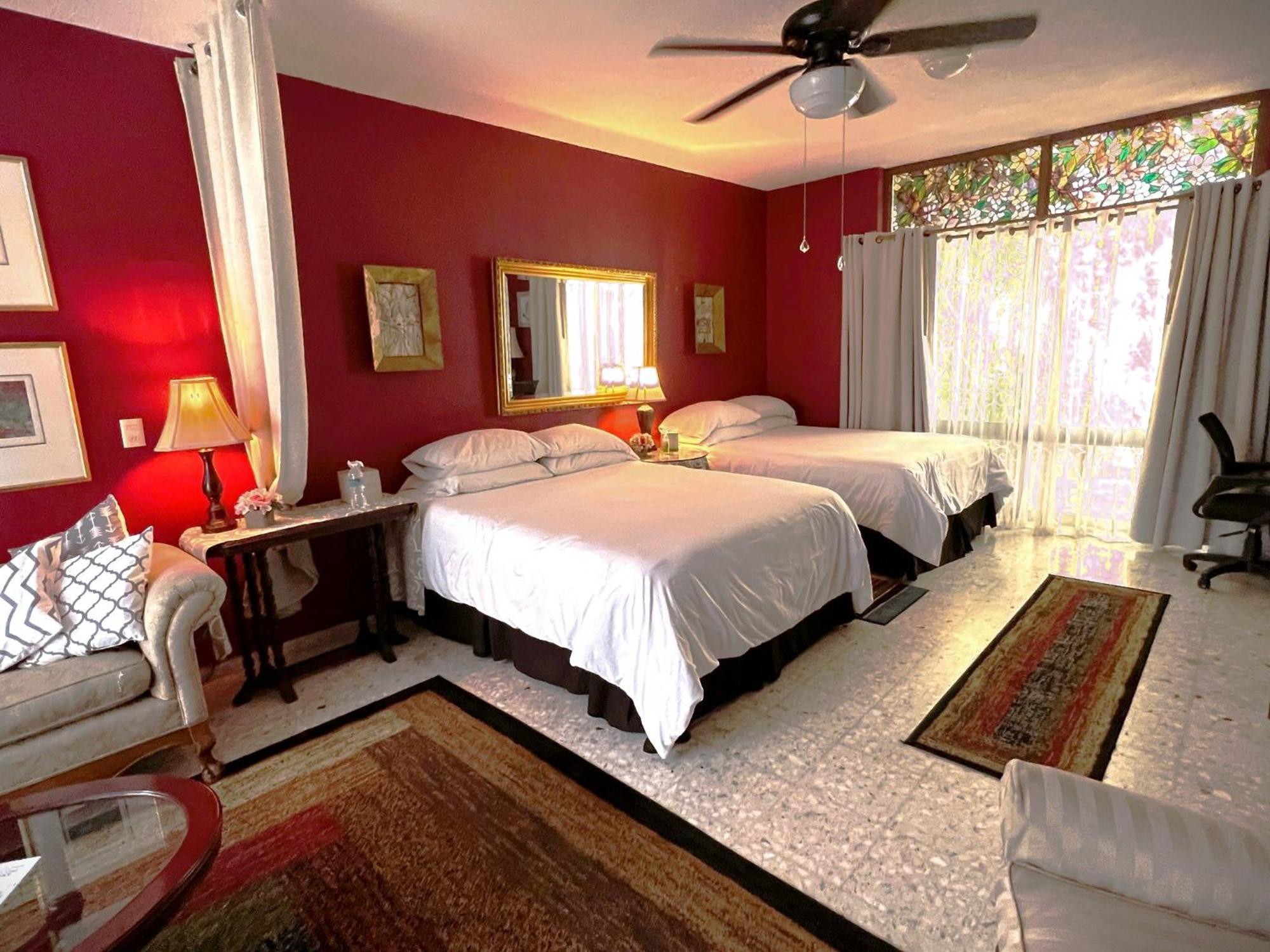 Dickinson Guest House, Guadalajara Expo Екстериор снимка