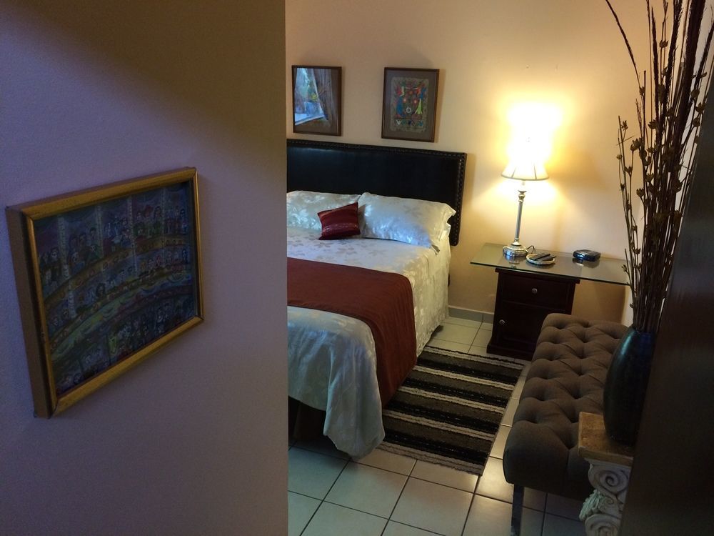 Dickinson Guest House, Guadalajara Expo Екстериор снимка